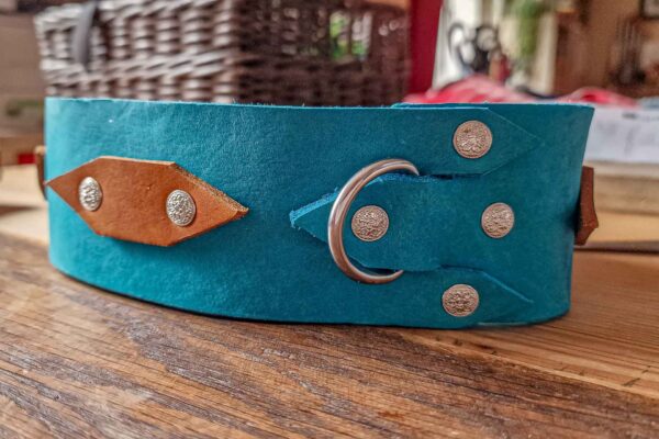 Collier bicolore en cuir graissé