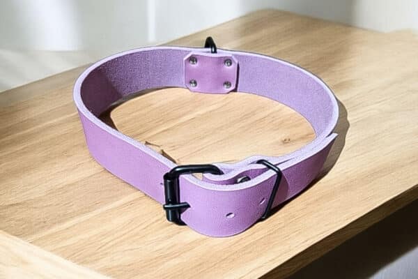 Collier uni en cuir graissé