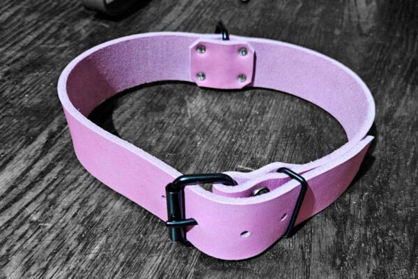 Collier en cuir graissé couleur unie