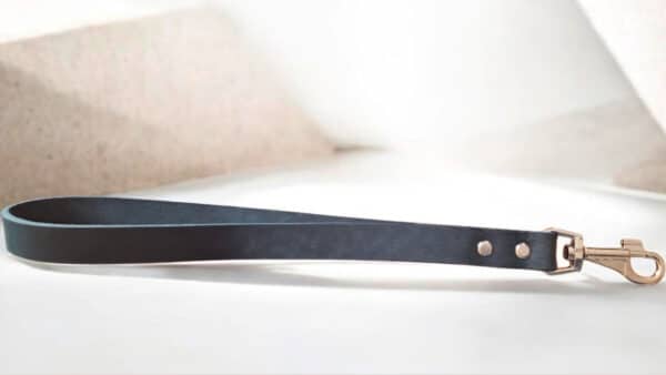 Laisse noire en cuir graissé